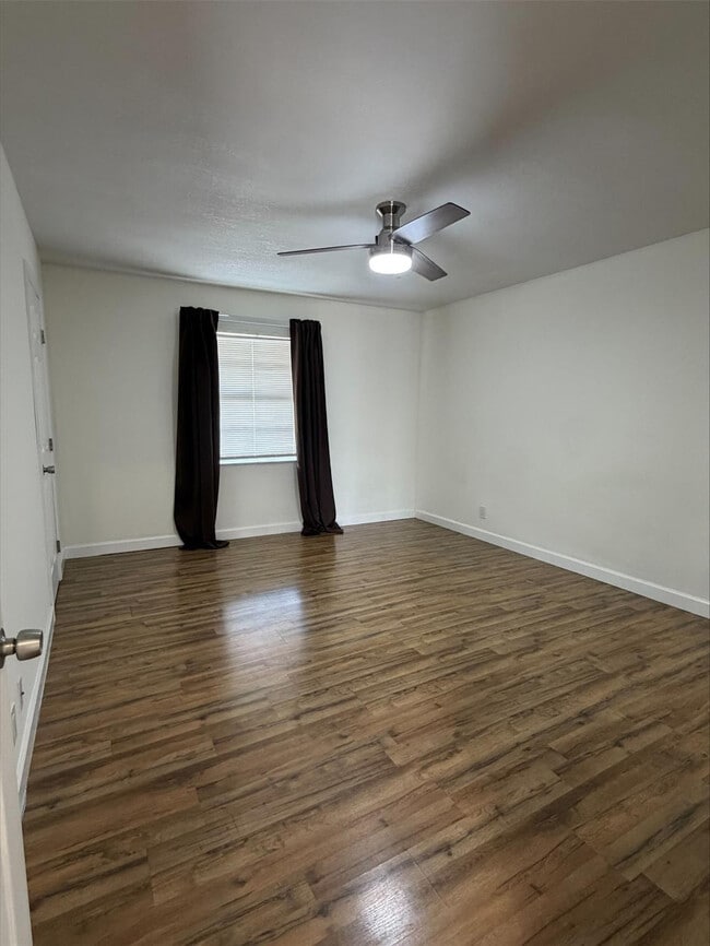 Building Photo - 2017 S Seacrest Blvd