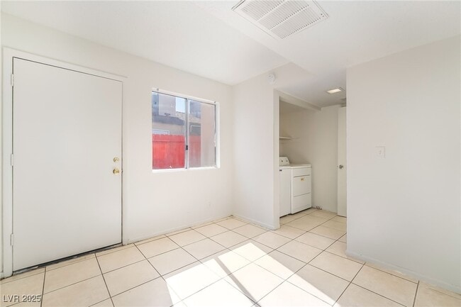 Building Photo - 233 N 18th St