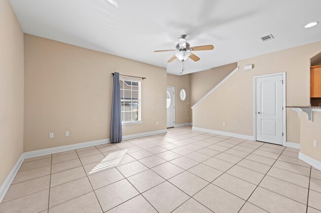 Building Photo - 528 Maple Ave