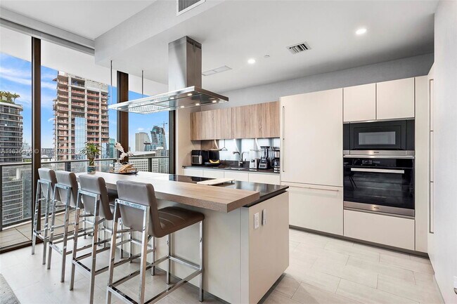 Building Photo - 1000 Brickell Plaza