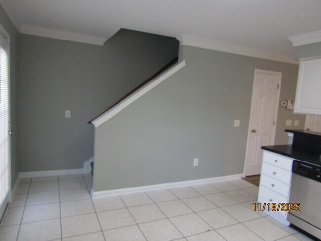 Building Photo - 4128 Horseshoe Rd N