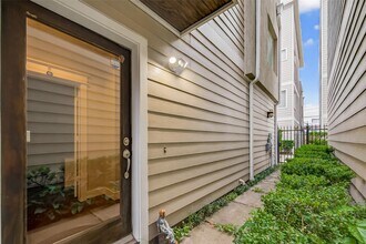 Building Photo - 1510 Crockett St