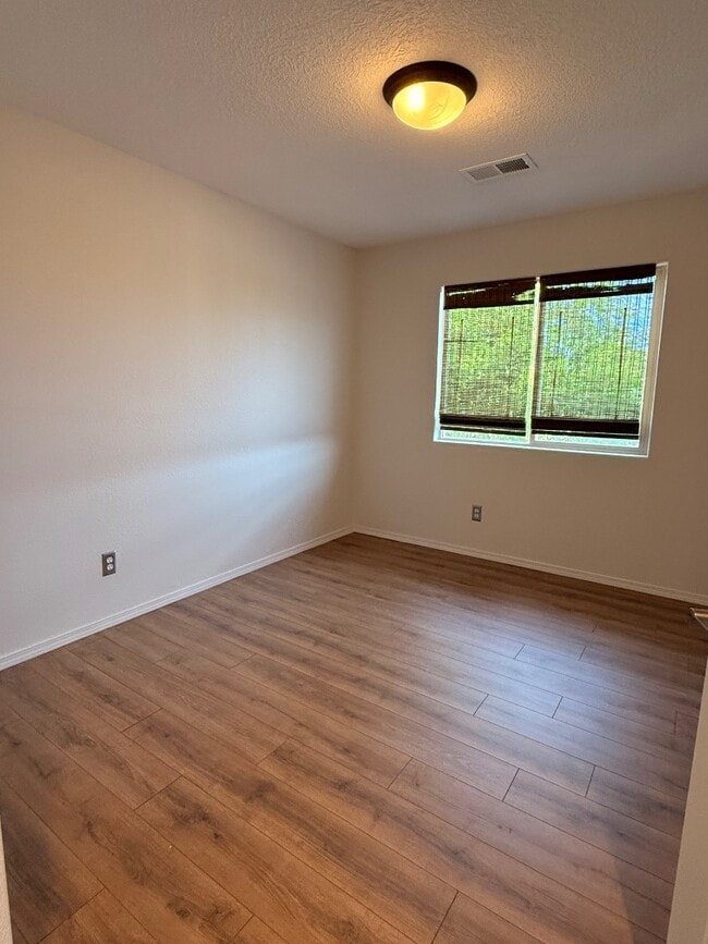 Building Photo - 2148 Vista de Colinas Dr SE