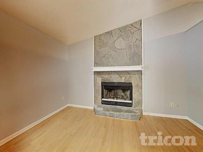 Building Photo - 184 Hickory View Dr