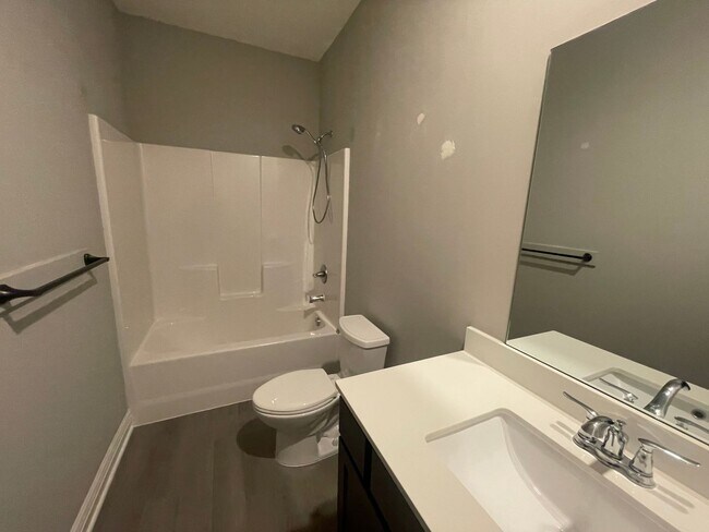 Building Photo - 5533/35 N Edwards Cir