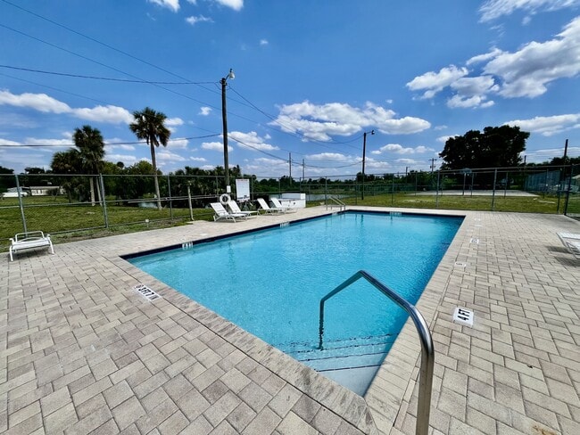 Building Photo - 2500 Gail Helen Ct