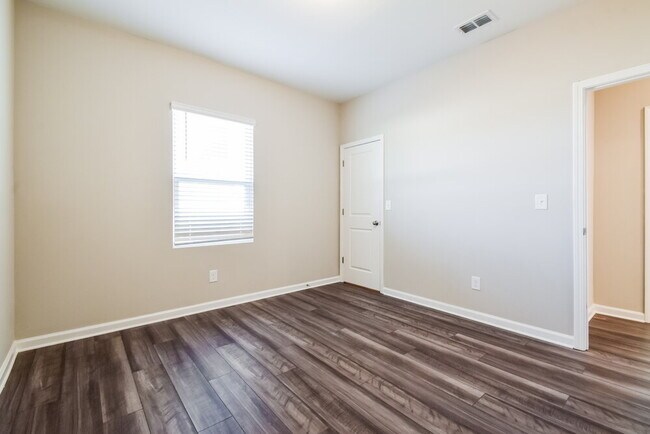 Building Photo - 3939 Kendrick Cir