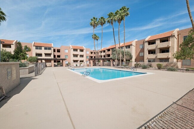 Building Photo - 540 N May