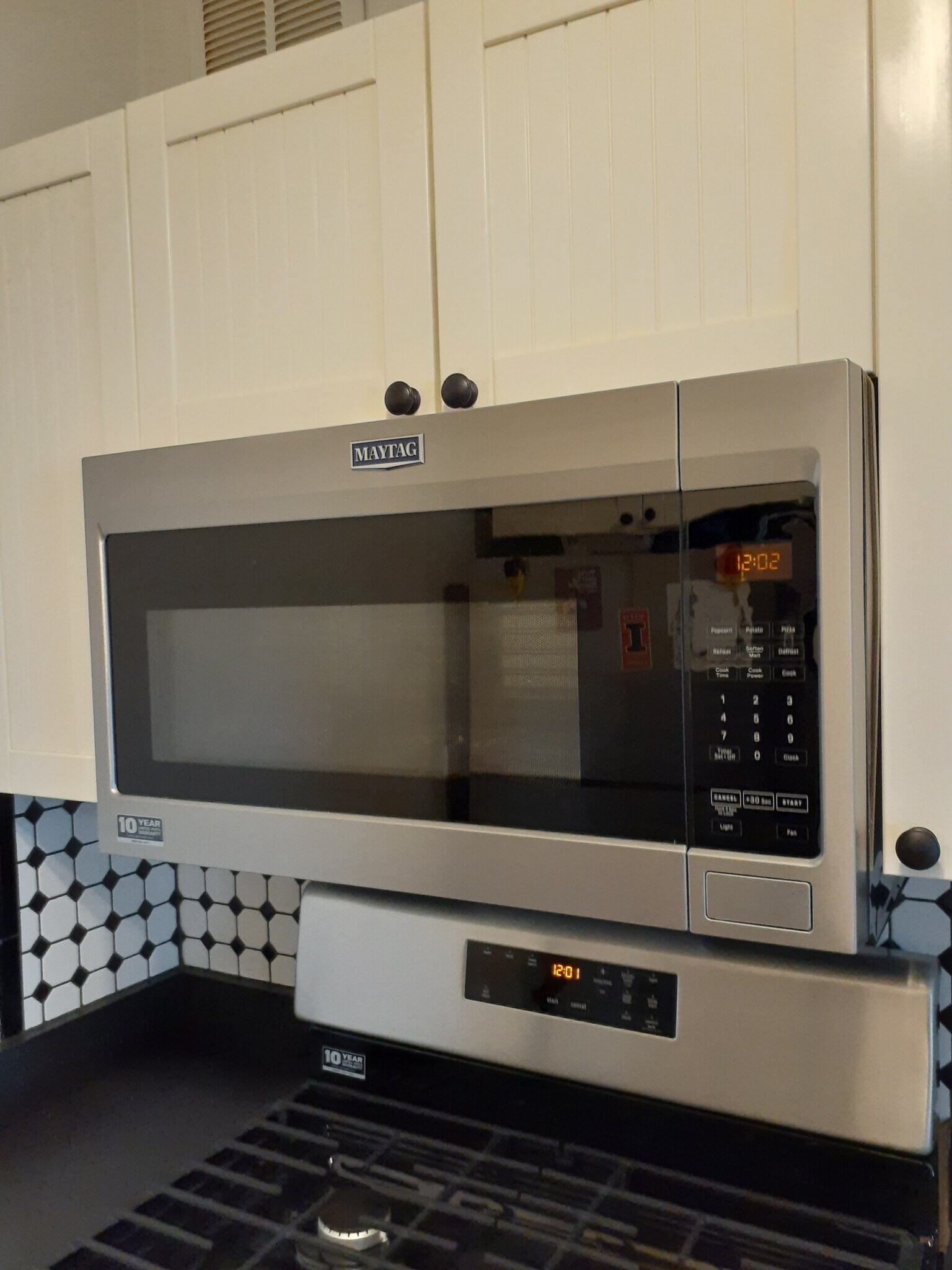 Microwave - 6101 N Sheridan Rd