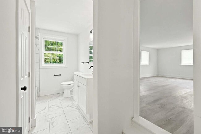 Building Photo - 471 N Elmwood Rd