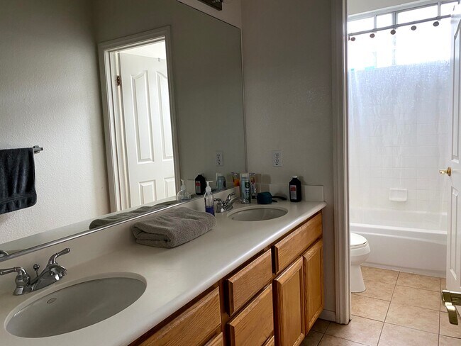 Building Photo - 3682 Torrey View Ct
