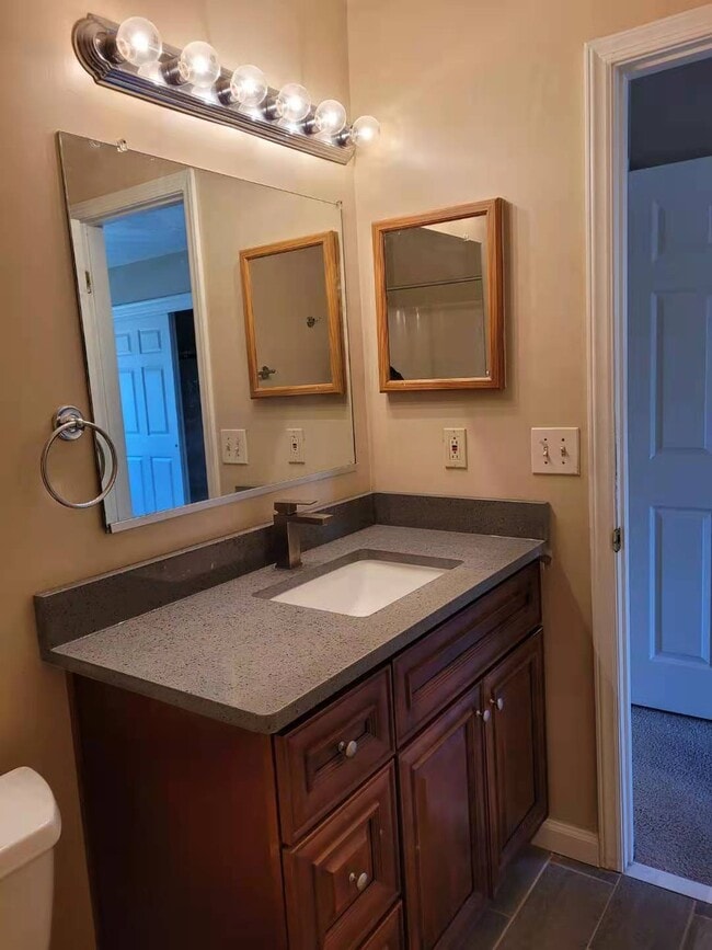 Building Photo - 305 Seeman Ct