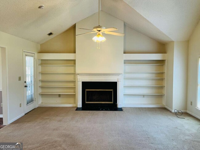 Building Photo - 155 Woodstream Dr