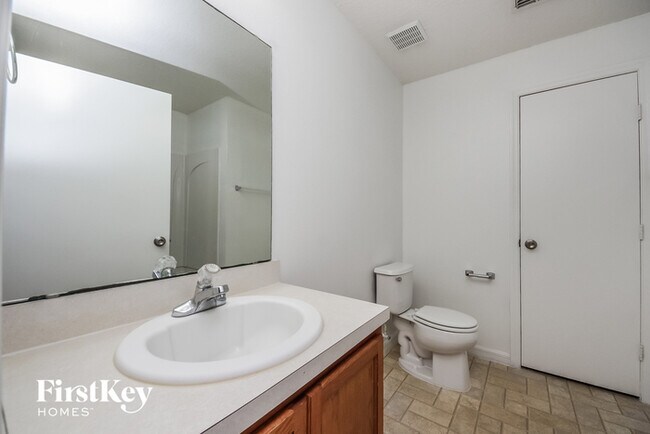 Building Photo - 227 Verdi St