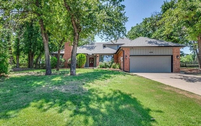 Building Photo - Massive 4BD/3BTH and 2 Car garage Home! Minutes from I-35