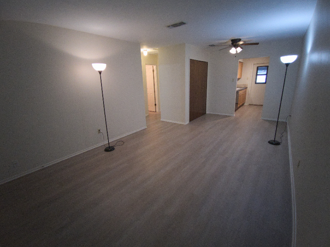 Building Photo - 327 Briarwood Dr