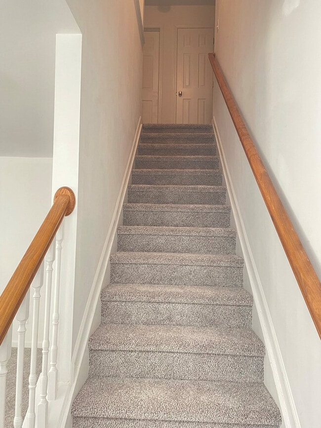 Building Photo - 3215 Lauderdale Ln