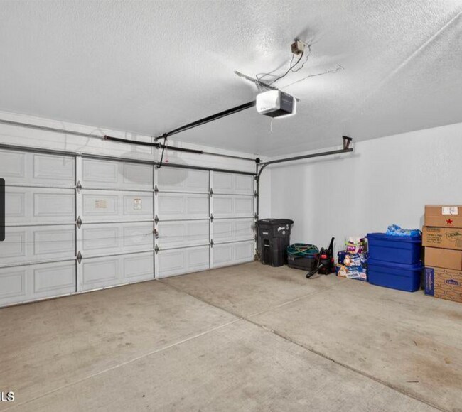 Building Photo - GORGEOUS home in the heart of Gilbert!