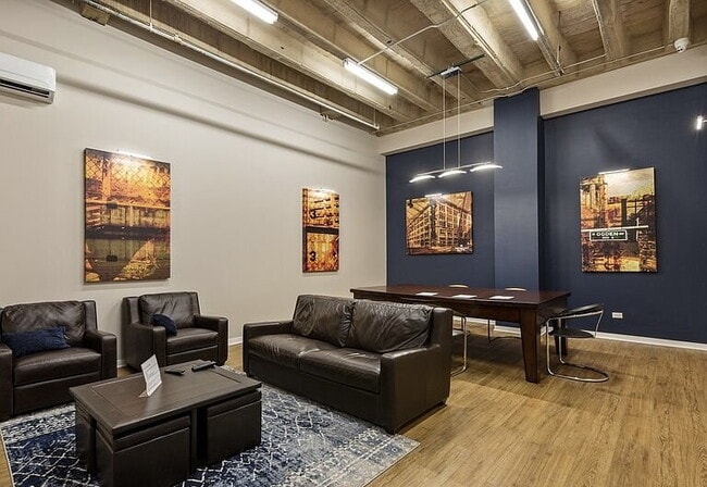 Building Photo - "Modern 2-Bed, 2-Bath Gem in Chicago's Heart – Fully Equipped for Urban Living!"