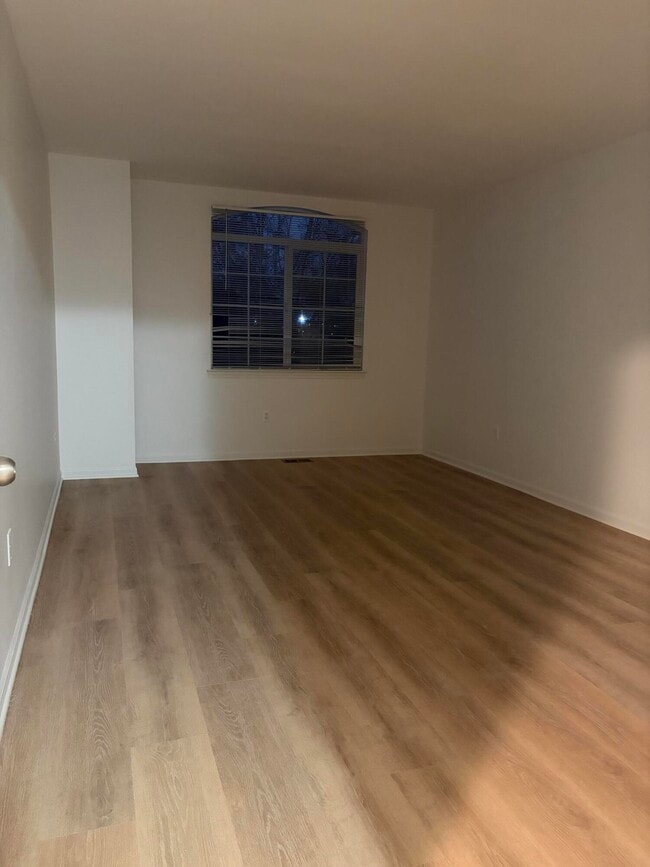 Building Photo - 3245 Reeves Dr