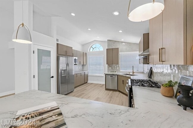 Building Photo - 8 Barton Spring Cir