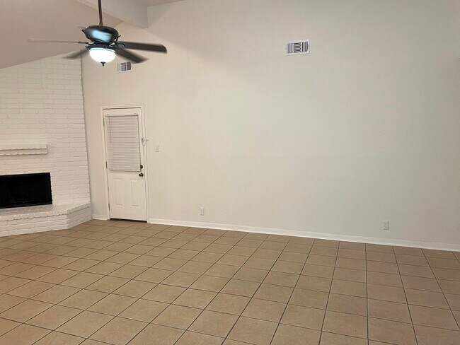 Building Photo - 7827 Forest Briar
