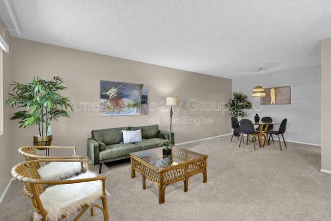 Building Photo - 10547 W Coggins Dr