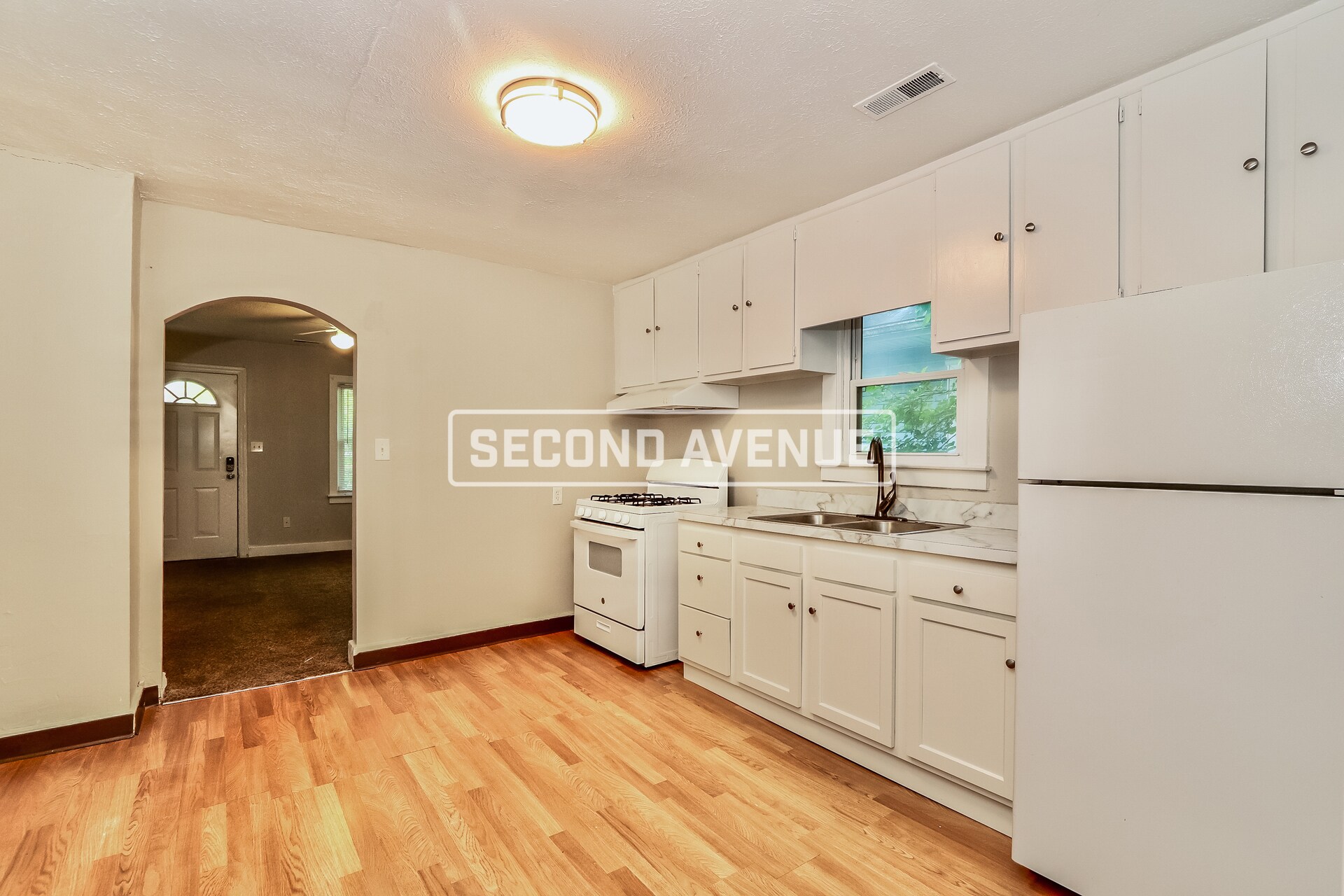 Building Photo - 3746 Kahlert Ave