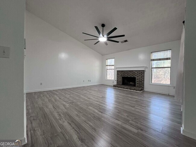 Building Photo - 2400 Miller Oaks Cir