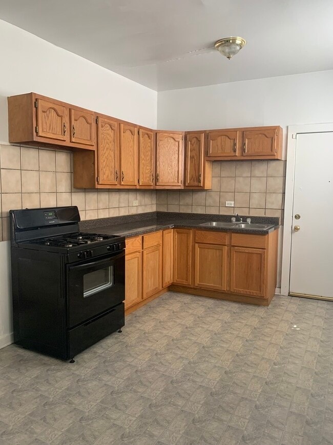 Building Photo - 5162 S King Dr