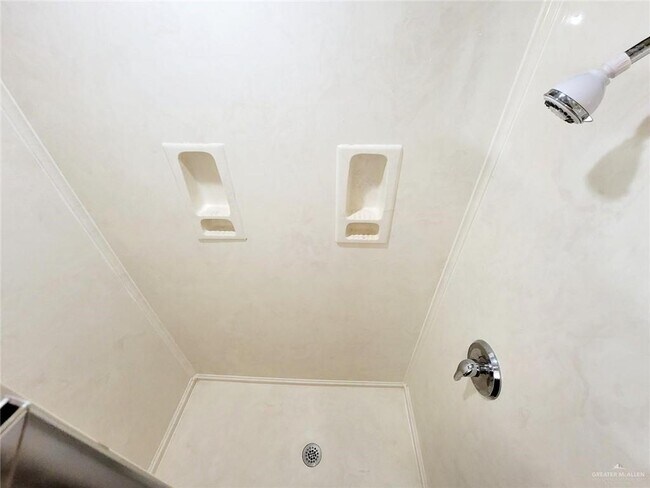 Building Photo - 9 Tahiti Dr