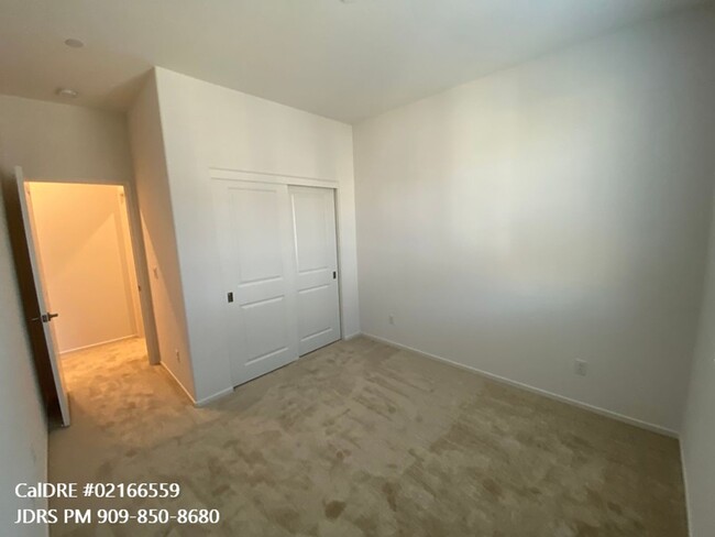 Building Photo - Fontana 3 Bedroom Home