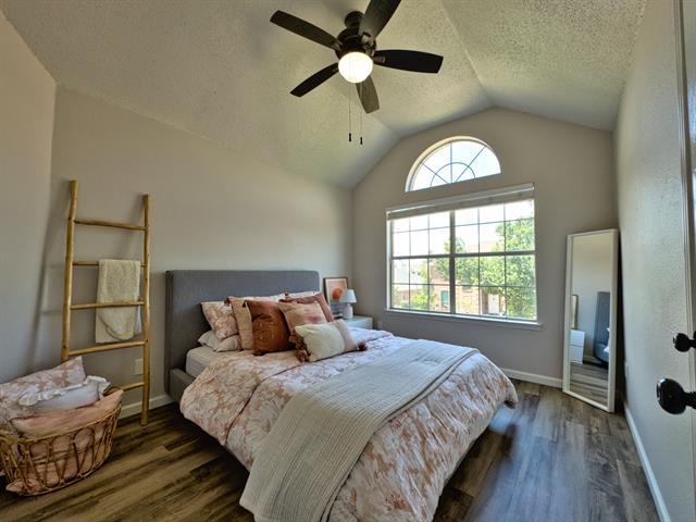 Building Photo - 1402 Stone Canyon Way