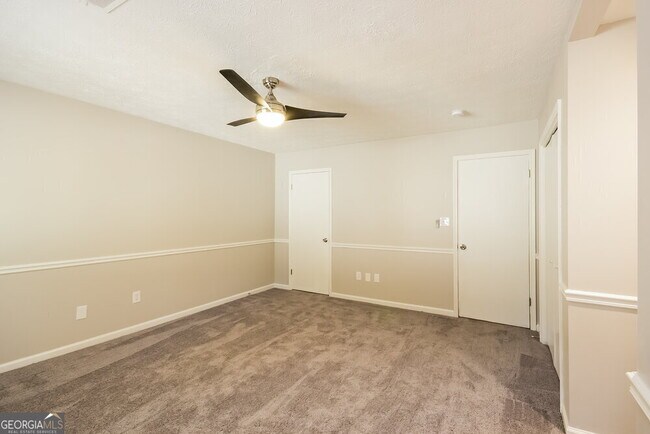 Building Photo - 440 Creekside Ct