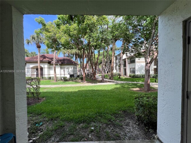 Building Photo - 640 S Park Rd