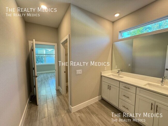 Building Photo - 304 Big Sioux Ln