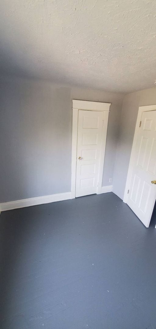 Building Photo - Charming 4-Bedroom Property in Prime Location