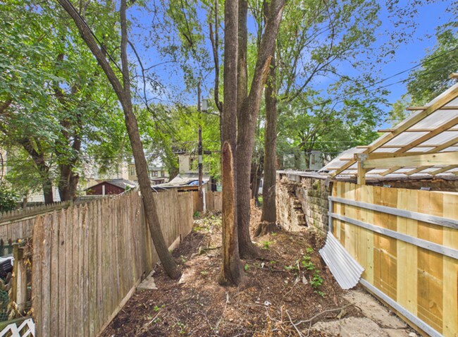 Building Photo - 1527 Naudain St