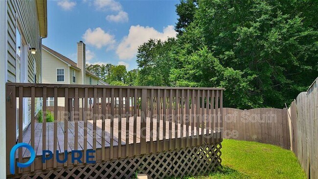 Building Photo - 229 Kenmore Park Dr