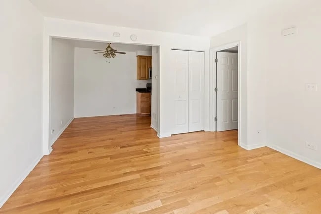 Building Photo - BEAUTIFUL LARGE 1 BED/1 BATH TOWNHOUSE RENTAL W/IN-UNIT LAUNDRY AND PARKING.....MUST SEE!!