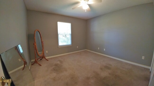 Building Photo - 6568 Fern St