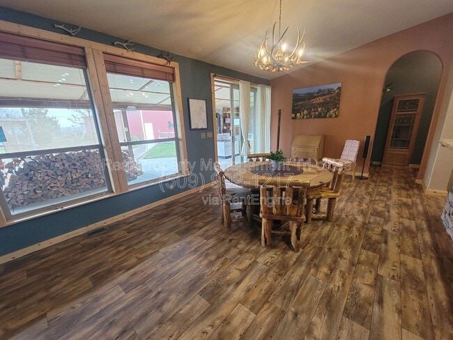 Building Photo - 52203 WA-225