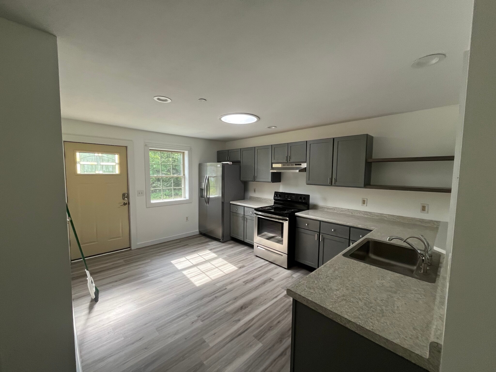 Building Photo - 42 Destinee Ln