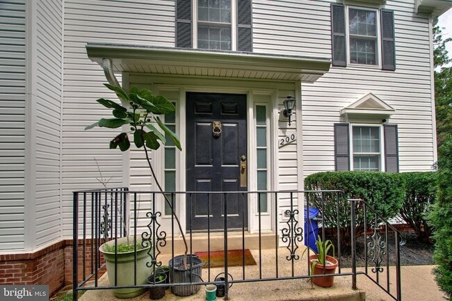 Building Photo - 200 Sulgrave Ct