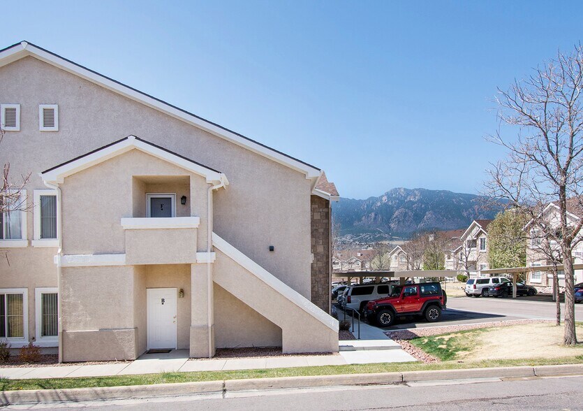 Building Photo - 3830 Strawberry Field Grove