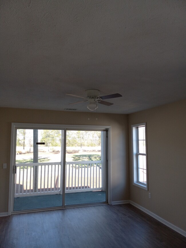 Building Photo - 589 Blue River Ct