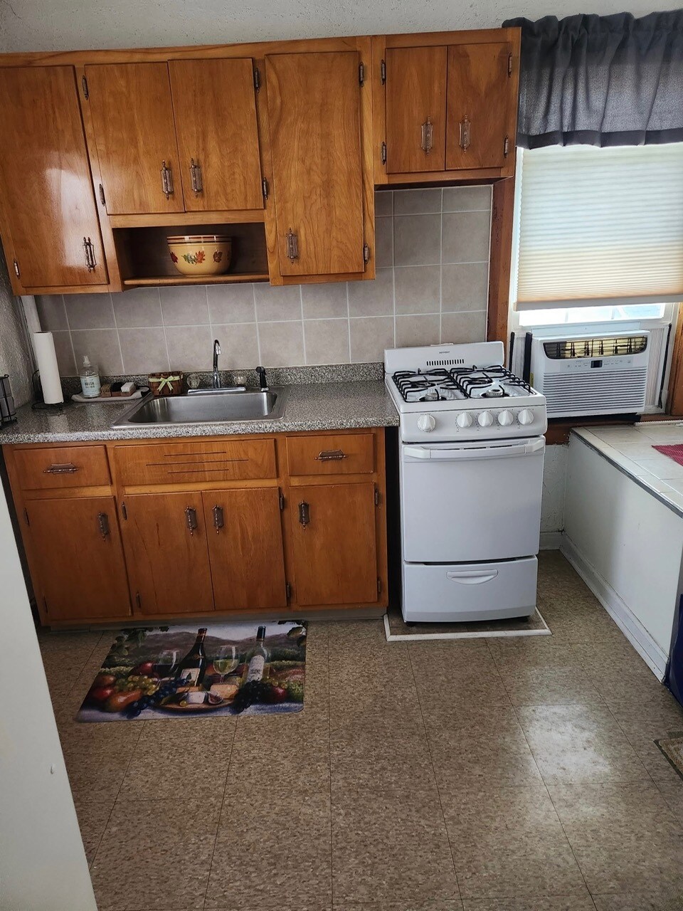 Building Photo - 272 Castle Ter