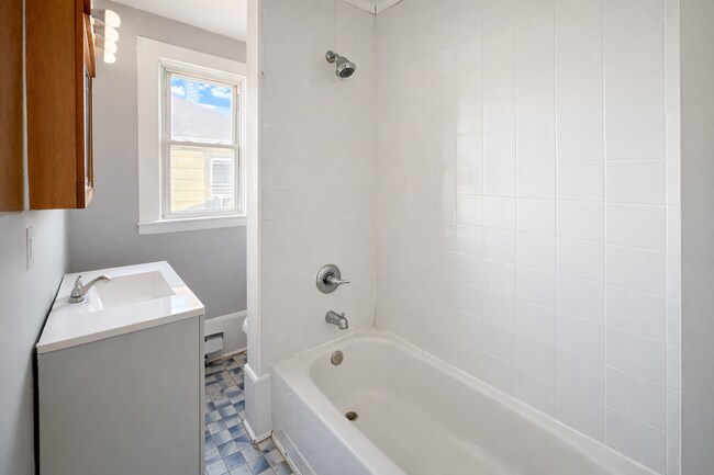 Building Photo - 1309 Linden Ave