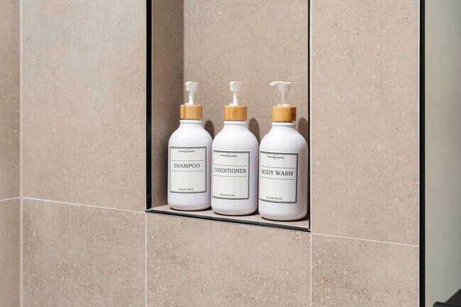 Building Photo - 6044 N Winthrop Ave