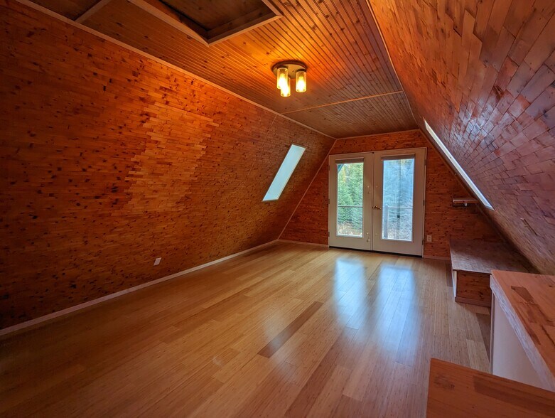 2nd floor bedroom - 23603 W Lake Kayak Dr